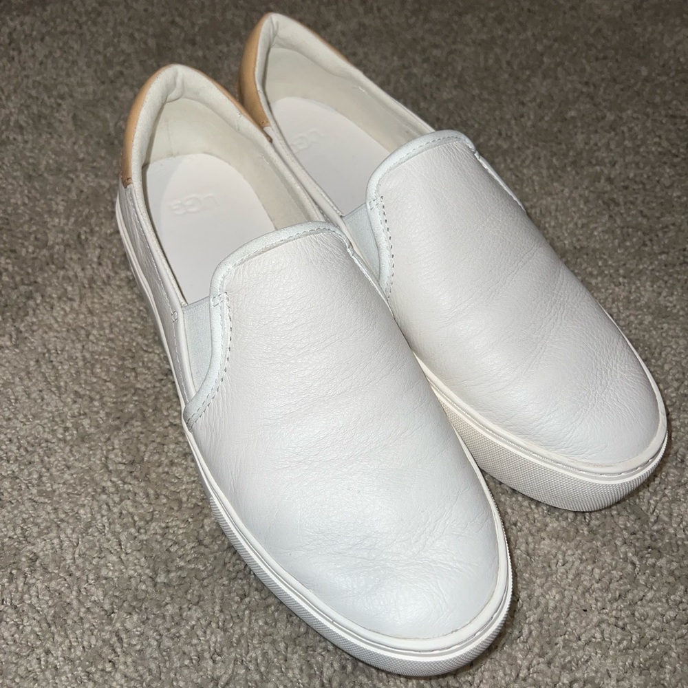 Out of Stock Ugg Cahlvan Leather Shoes